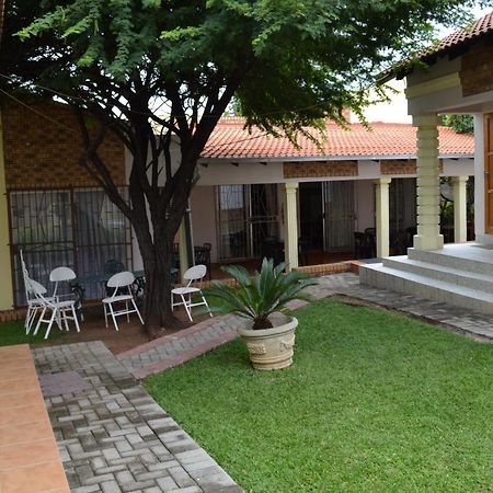 Kamogelo Guest House พีลาเนสเบิร์ก ภายนอก รูปภาพ