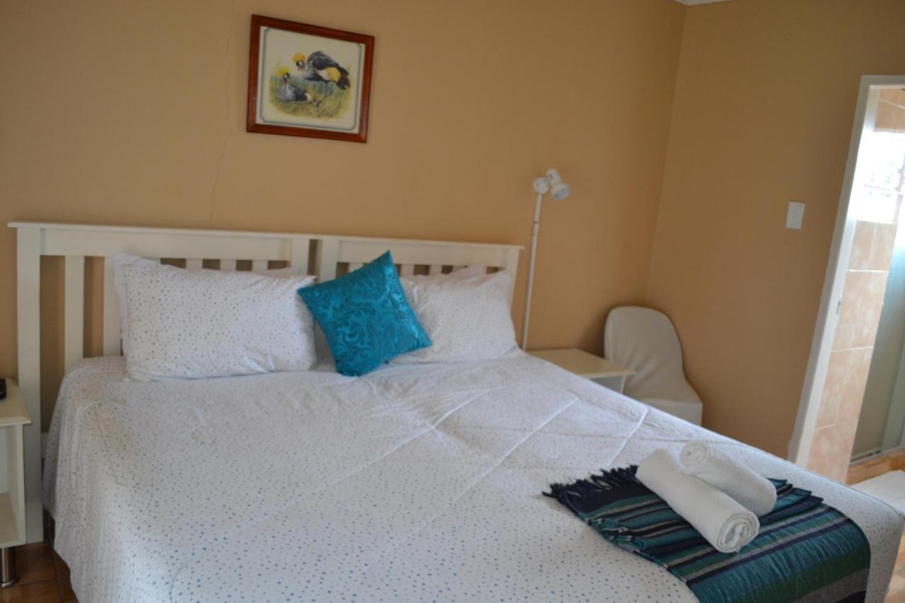 Kamogelo Guest House พีลาเนสเบิร์ก ภายนอก รูปภาพ