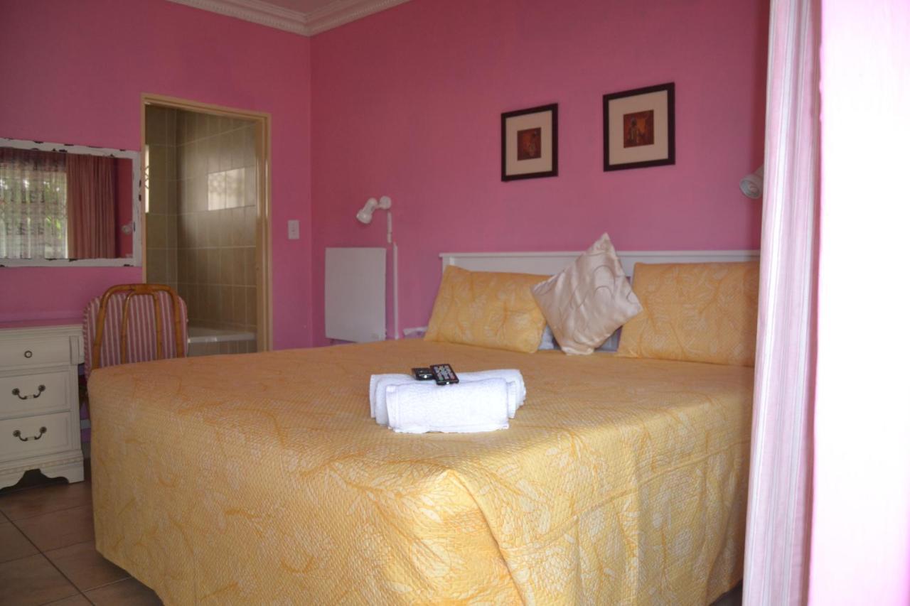 Kamogelo Guest House พีลาเนสเบิร์ก ภายนอก รูปภาพ