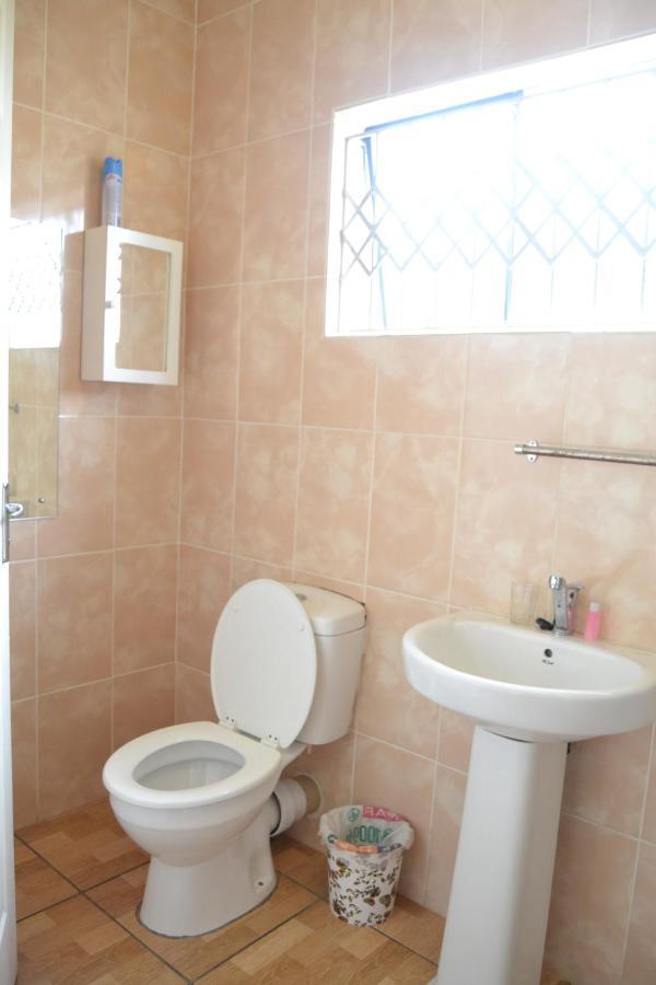 Kamogelo Guest House พีลาเนสเบิร์ก ภายนอก รูปภาพ