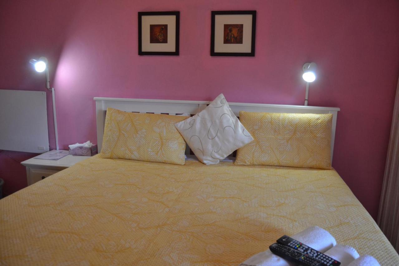 Kamogelo Guest House พีลาเนสเบิร์ก ภายนอก รูปภาพ