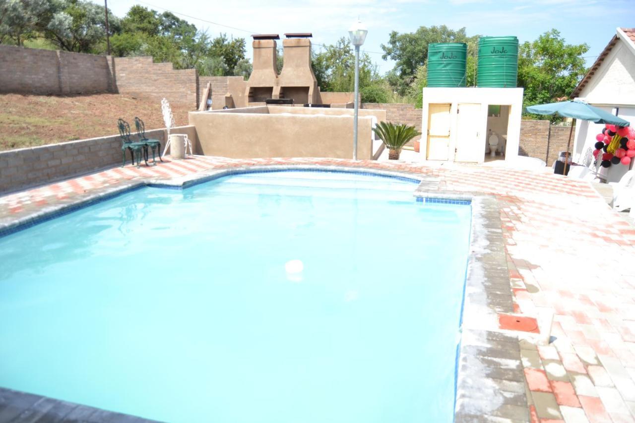 Kamogelo Guest House พีลาเนสเบิร์ก ภายนอก รูปภาพ