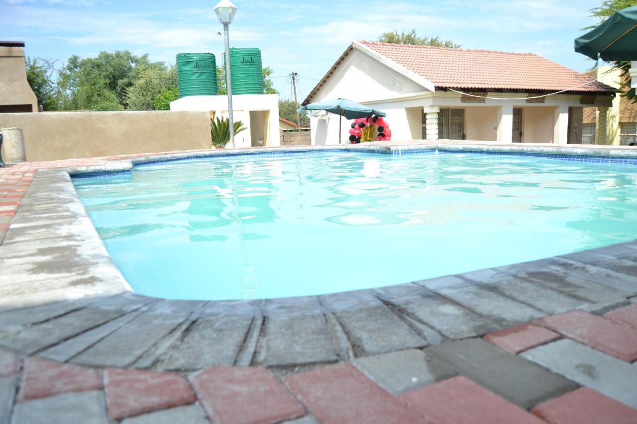 Kamogelo Guest House พีลาเนสเบิร์ก ภายนอก รูปภาพ