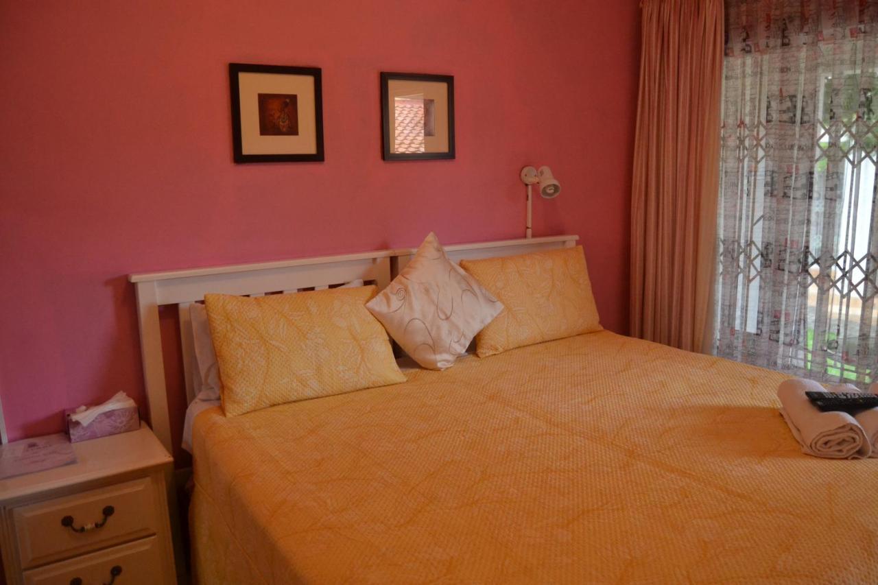 Kamogelo Guest House พีลาเนสเบิร์ก ภายนอก รูปภาพ