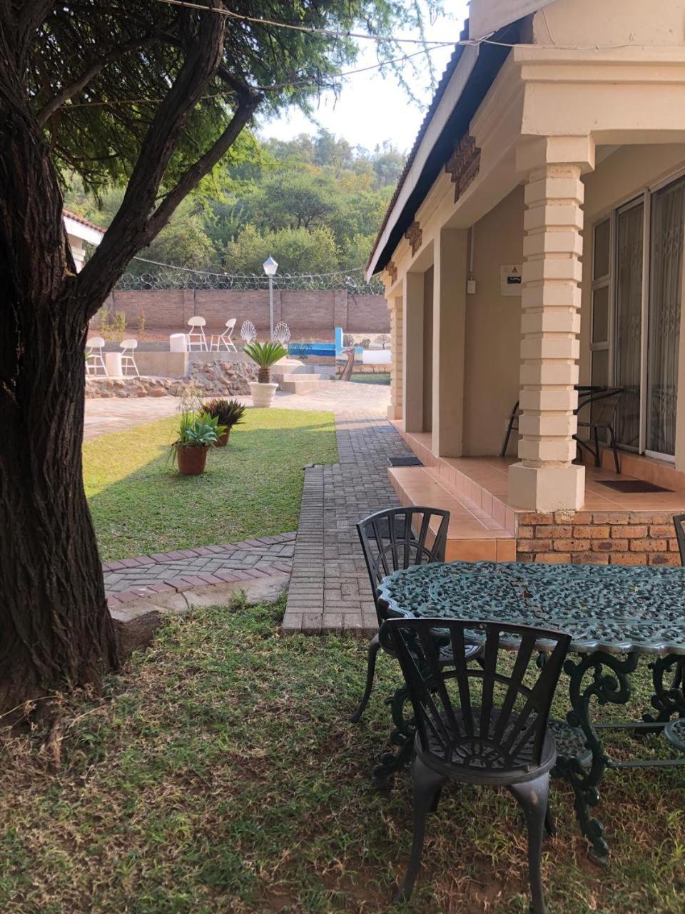 Kamogelo Guest House พีลาเนสเบิร์ก ภายนอก รูปภาพ