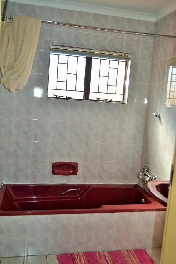 Kamogelo Guest House พีลาเนสเบิร์ก ภายนอก รูปภาพ