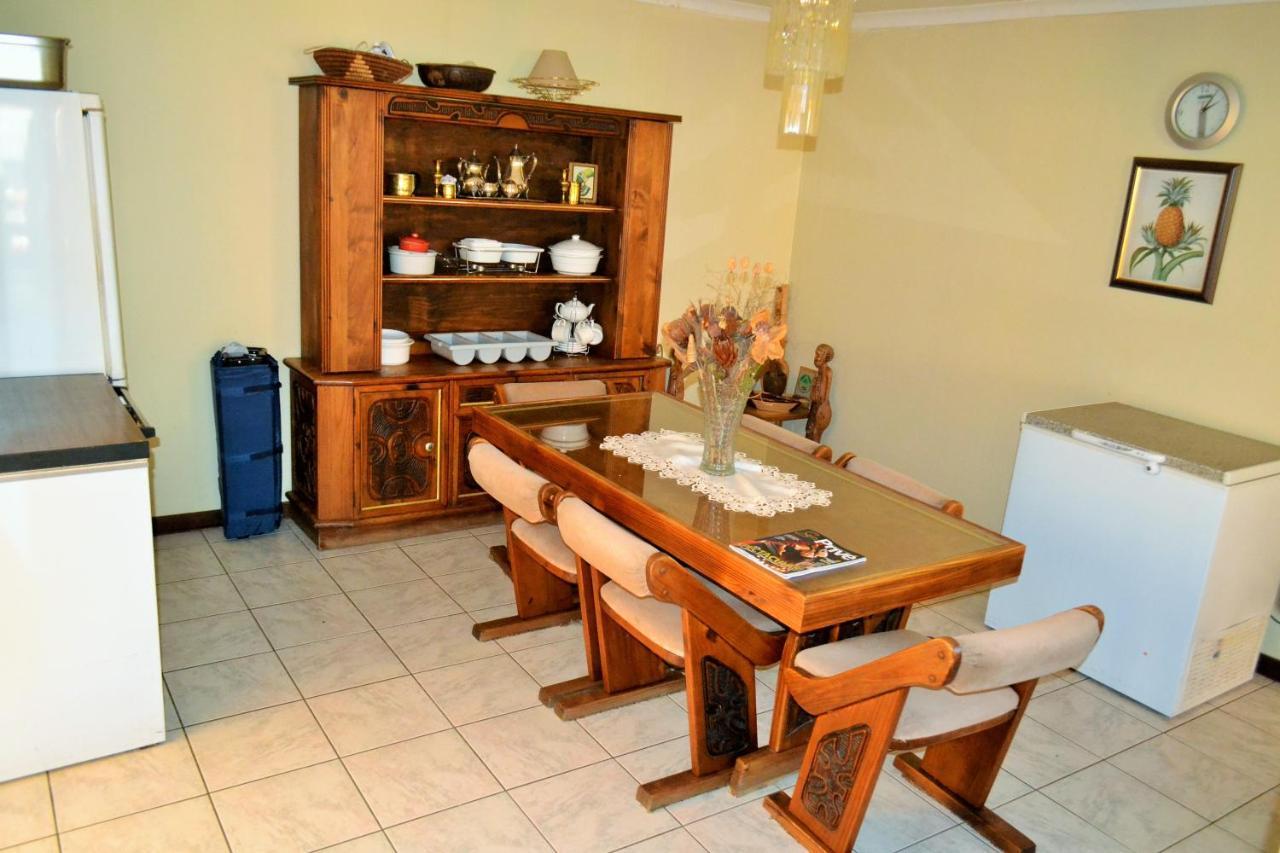 Kamogelo Guest House พีลาเนสเบิร์ก ภายนอก รูปภาพ