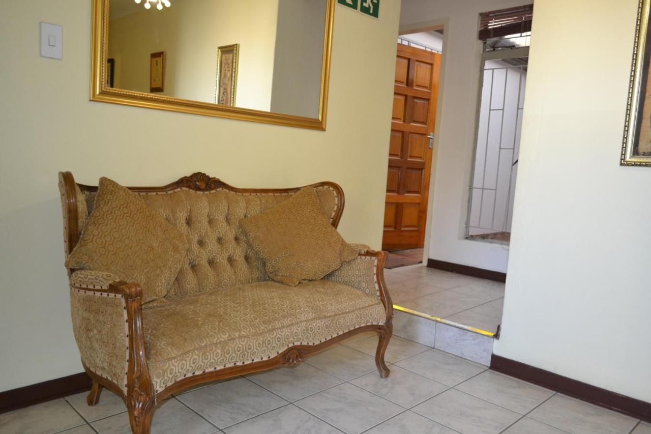 Kamogelo Guest House พีลาเนสเบิร์ก ภายนอก รูปภาพ