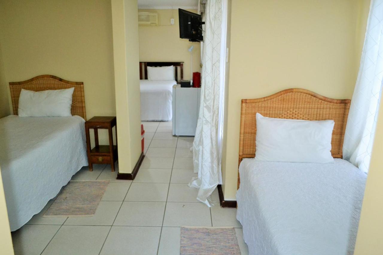 Kamogelo Guest House พีลาเนสเบิร์ก ภายนอก รูปภาพ