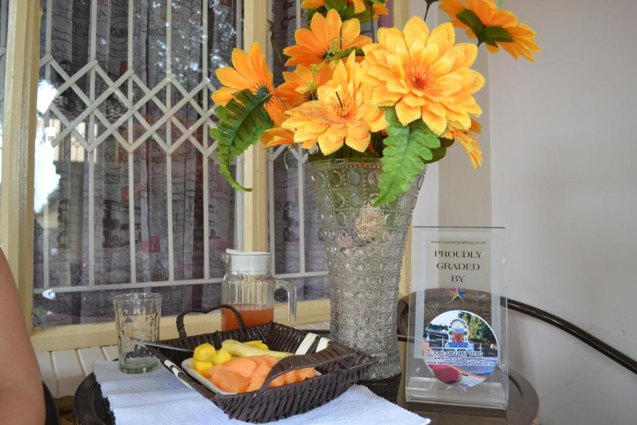 Kamogelo Guest House พีลาเนสเบิร์ก ภายนอก รูปภาพ