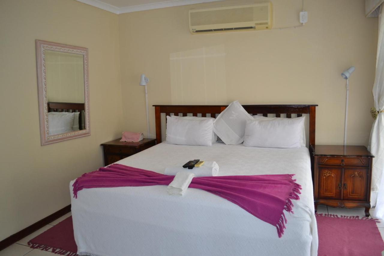 Kamogelo Guest House พีลาเนสเบิร์ก ภายนอก รูปภาพ