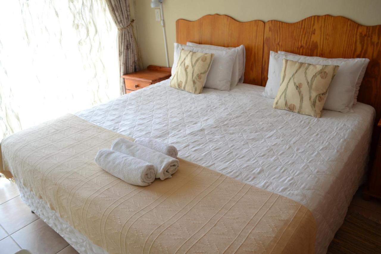 Kamogelo Guest House พีลาเนสเบิร์ก ภายนอก รูปภาพ