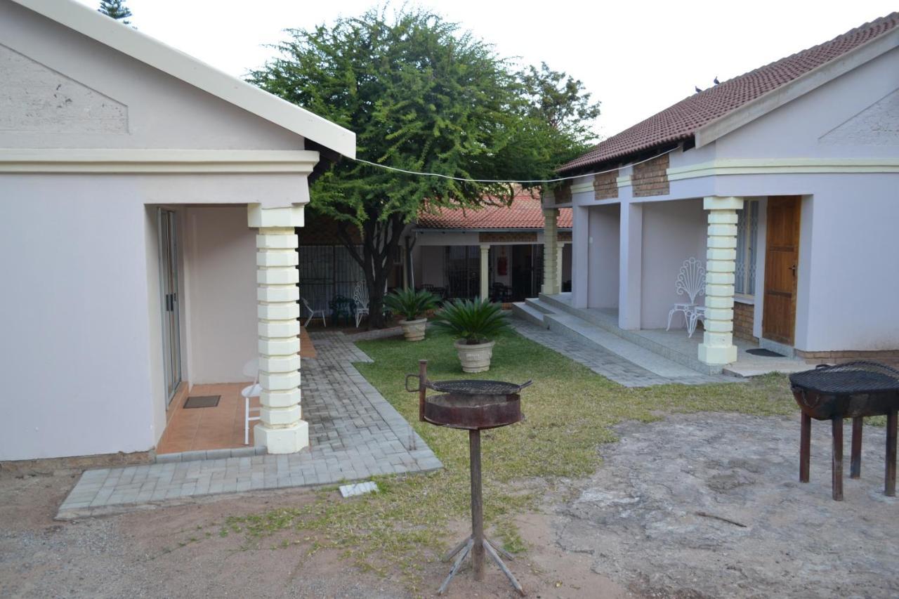 Kamogelo Guest House พีลาเนสเบิร์ก ภายนอก รูปภาพ