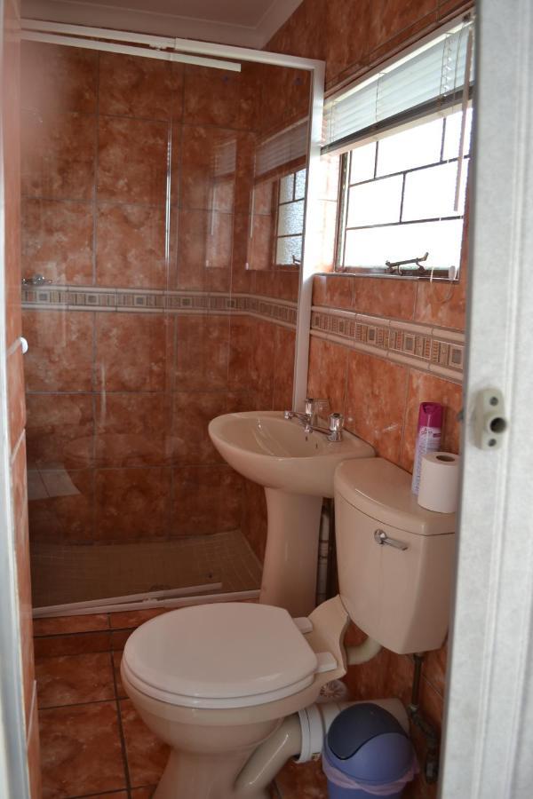 Kamogelo Guest House พีลาเนสเบิร์ก ภายนอก รูปภาพ