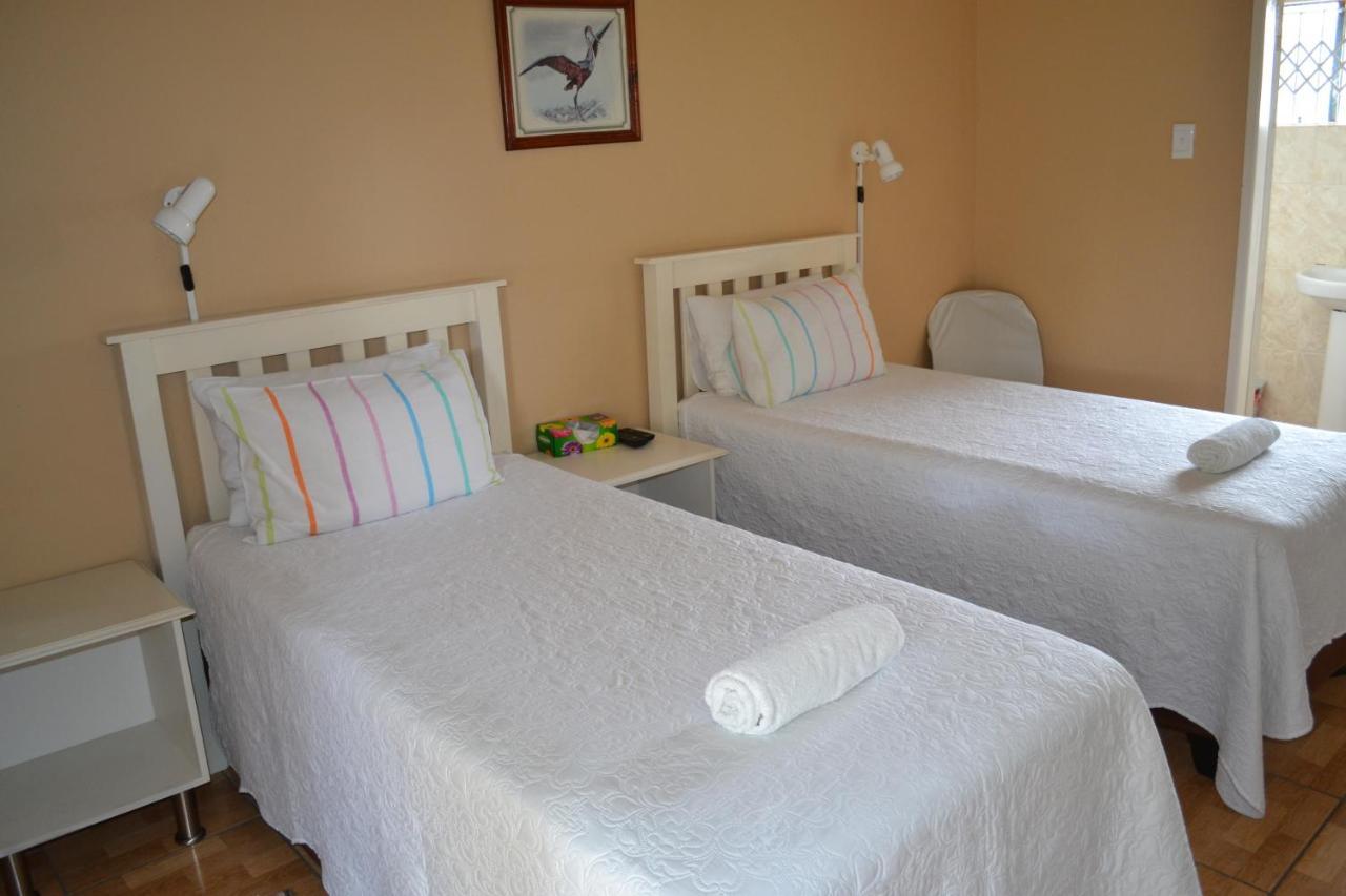 Kamogelo Guest House พีลาเนสเบิร์ก ภายนอก รูปภาพ