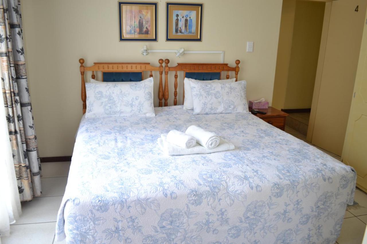 Kamogelo Guest House พีลาเนสเบิร์ก ภายนอก รูปภาพ
