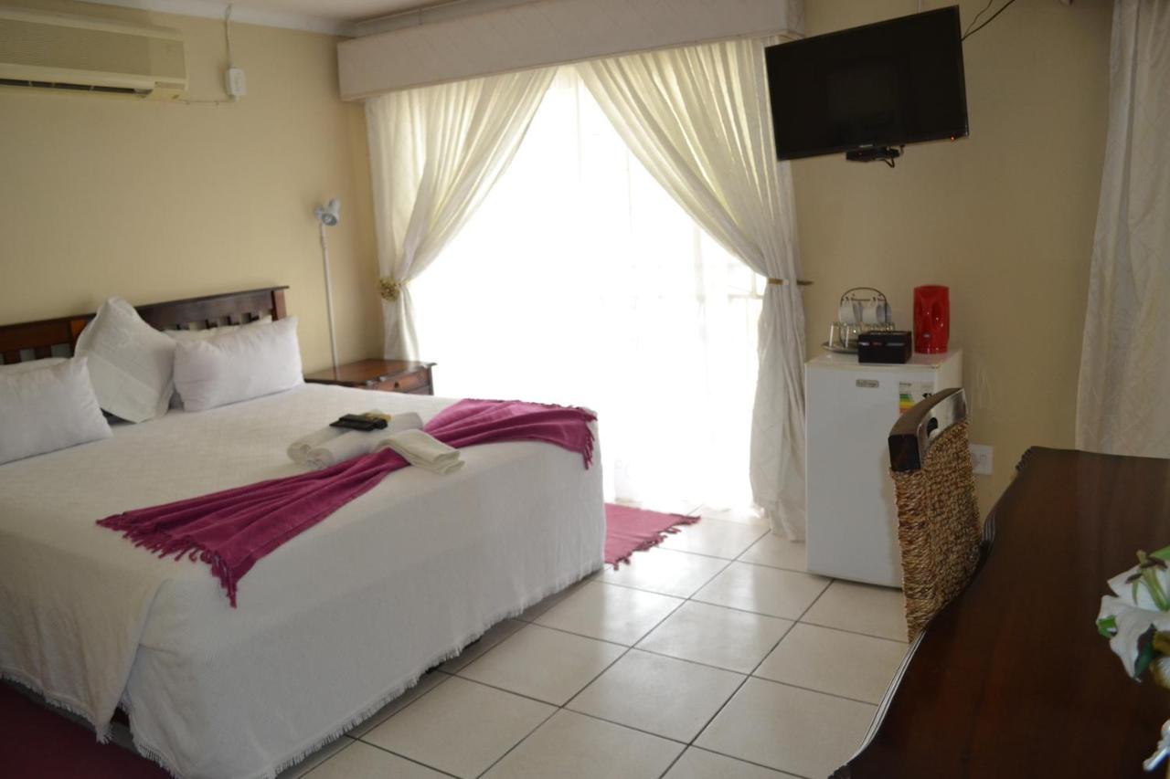 Kamogelo Guest House พีลาเนสเบิร์ก ภายนอก รูปภาพ