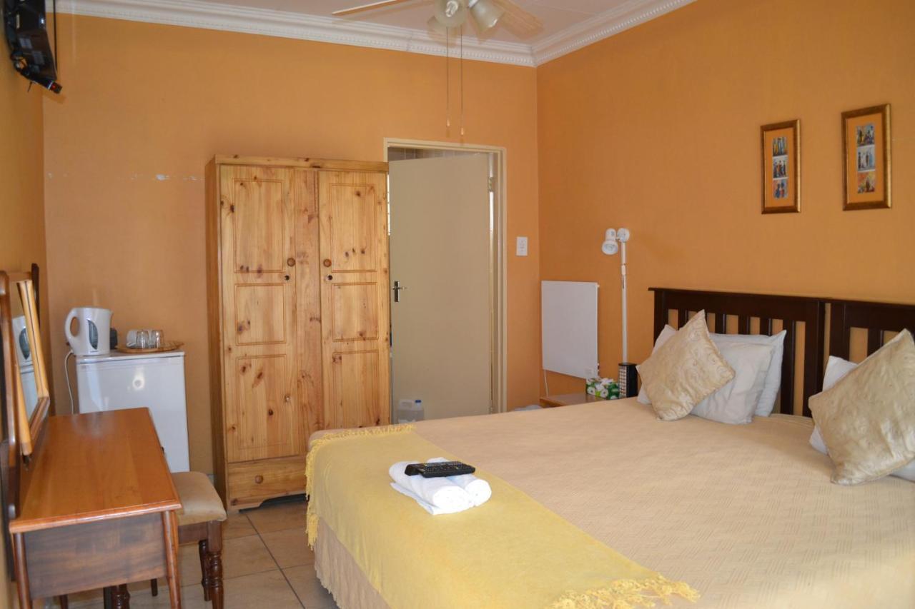 Kamogelo Guest House พีลาเนสเบิร์ก ภายนอก รูปภาพ