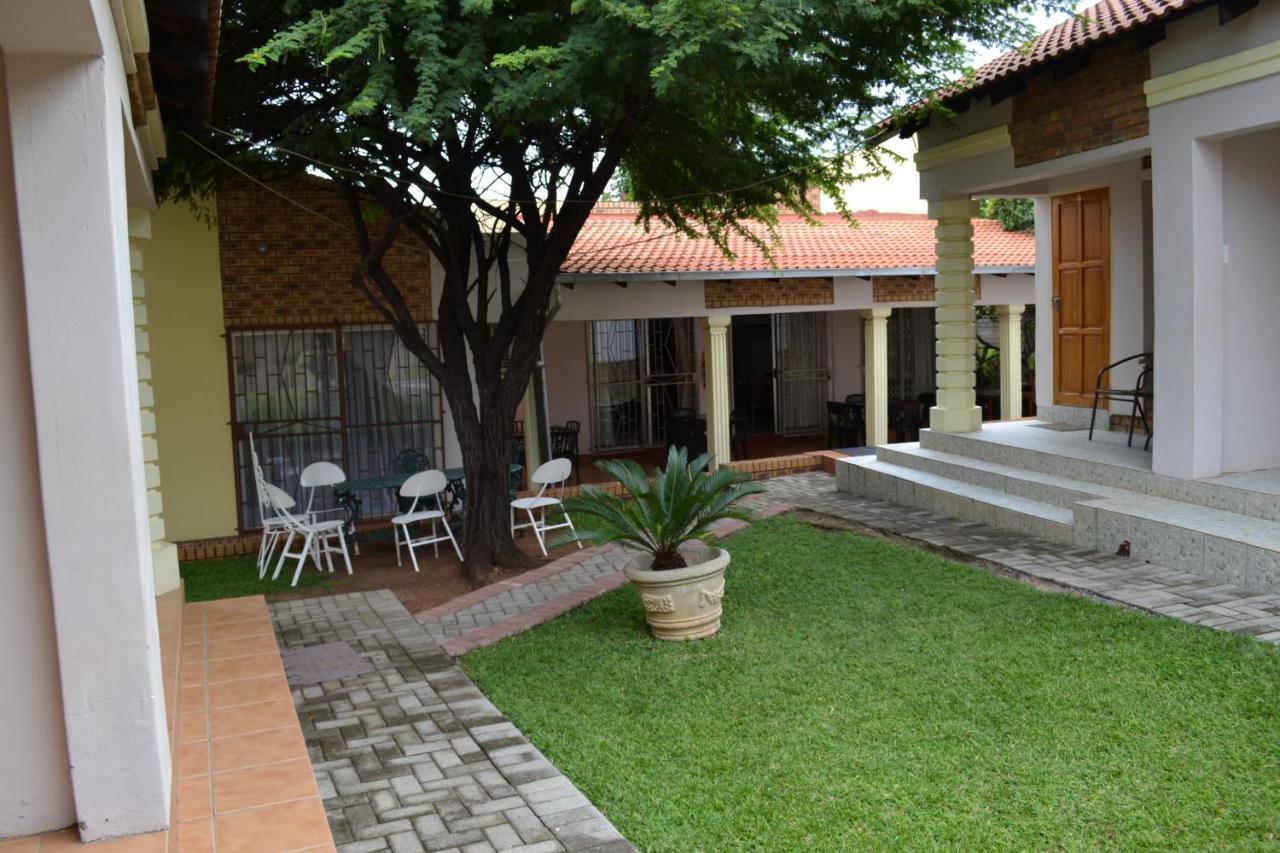 Kamogelo Guest House พีลาเนสเบิร์ก ภายนอก รูปภาพ
